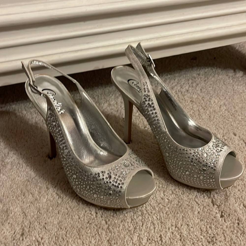 Candie’s Sling Back Peep Toe Silver Size 8 High Heals